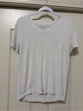 Nine West White V-Neck Tee Top